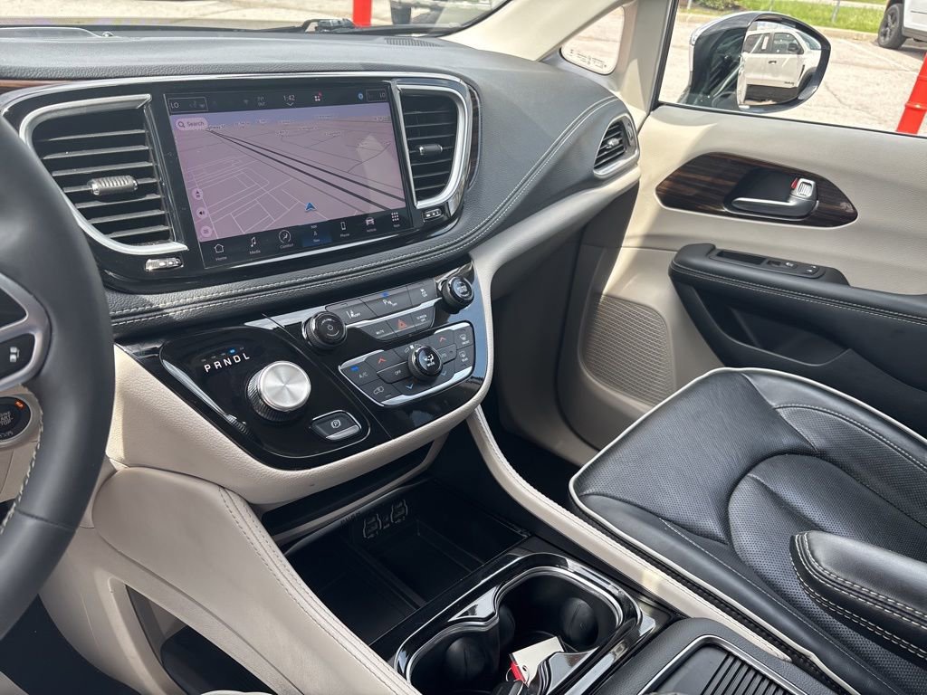 Used 2023 Chrysler Pacifica Limited image 68