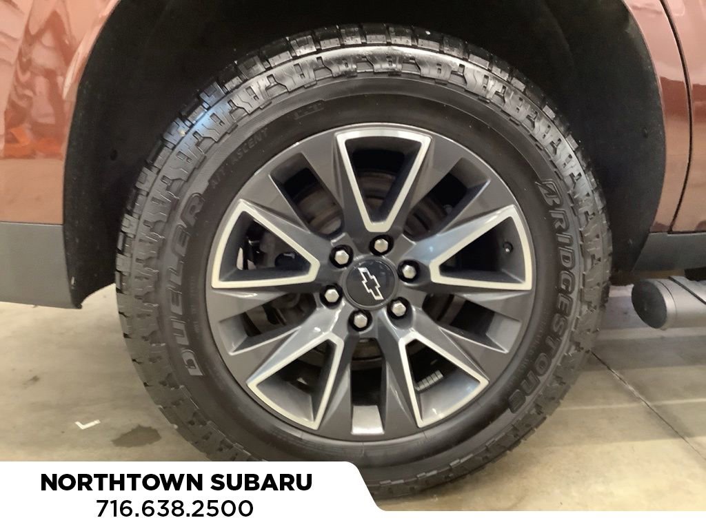 Used 2022 Chevrolet Tahoe Z71 w/ Luxury Package AWD/4WD image 19