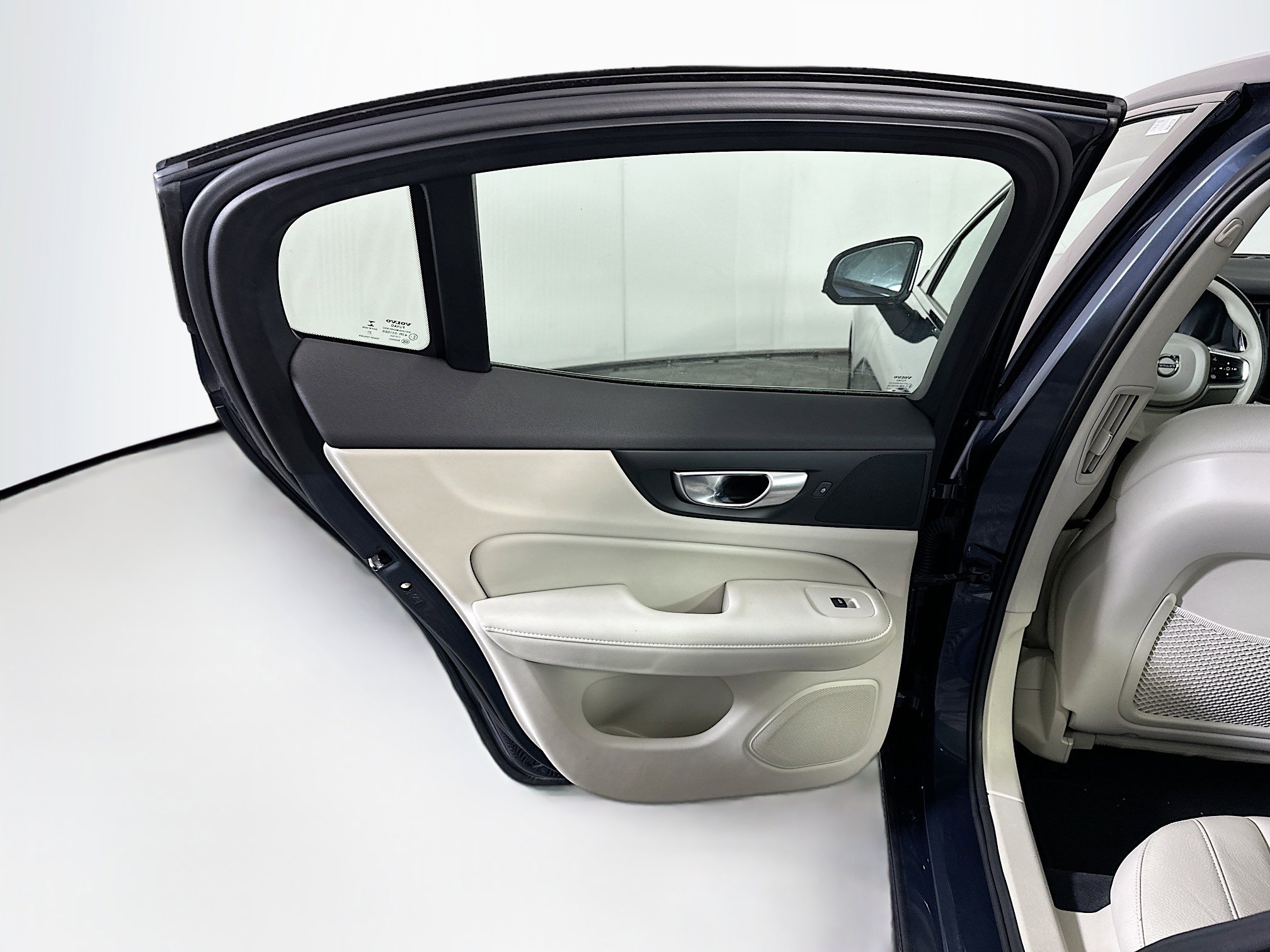 Used 2024 Volvo S60 B5 Core image 27