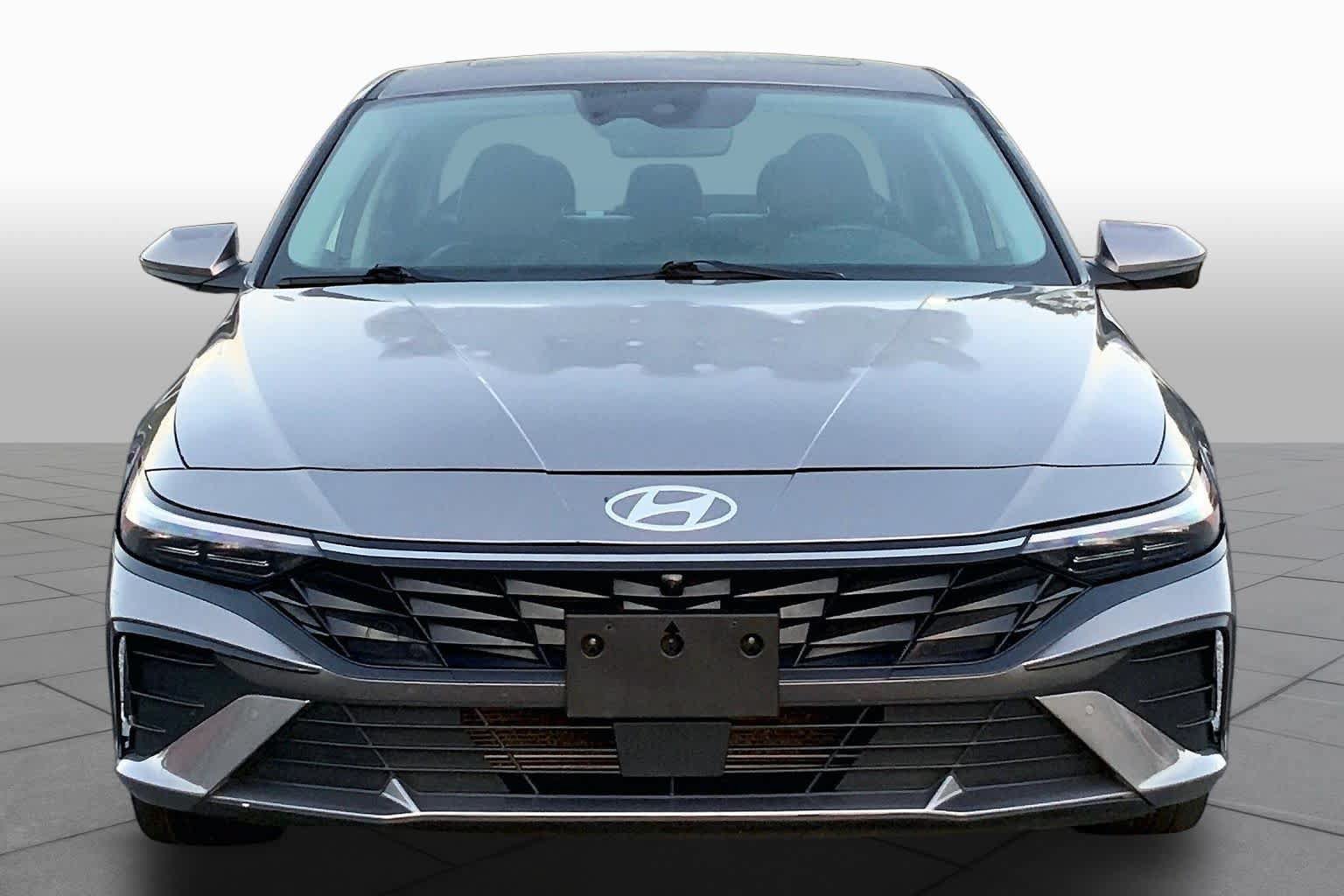 Used 2024 Hyundai Elantra Limited FWD image 4