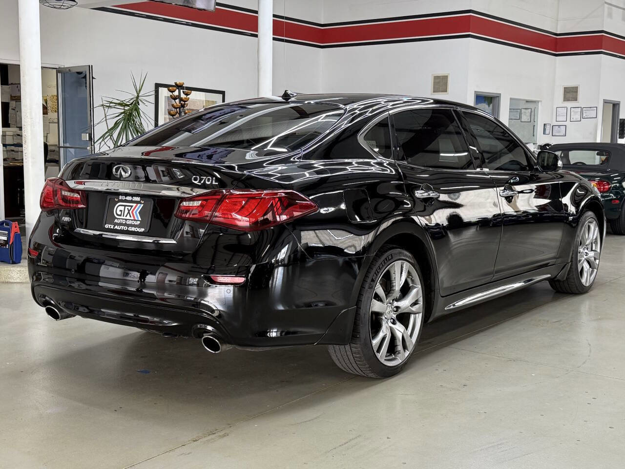 Used 2018 INFINITI Q70 L 3.7 w/ Sensory Package AWD/4WD image 2