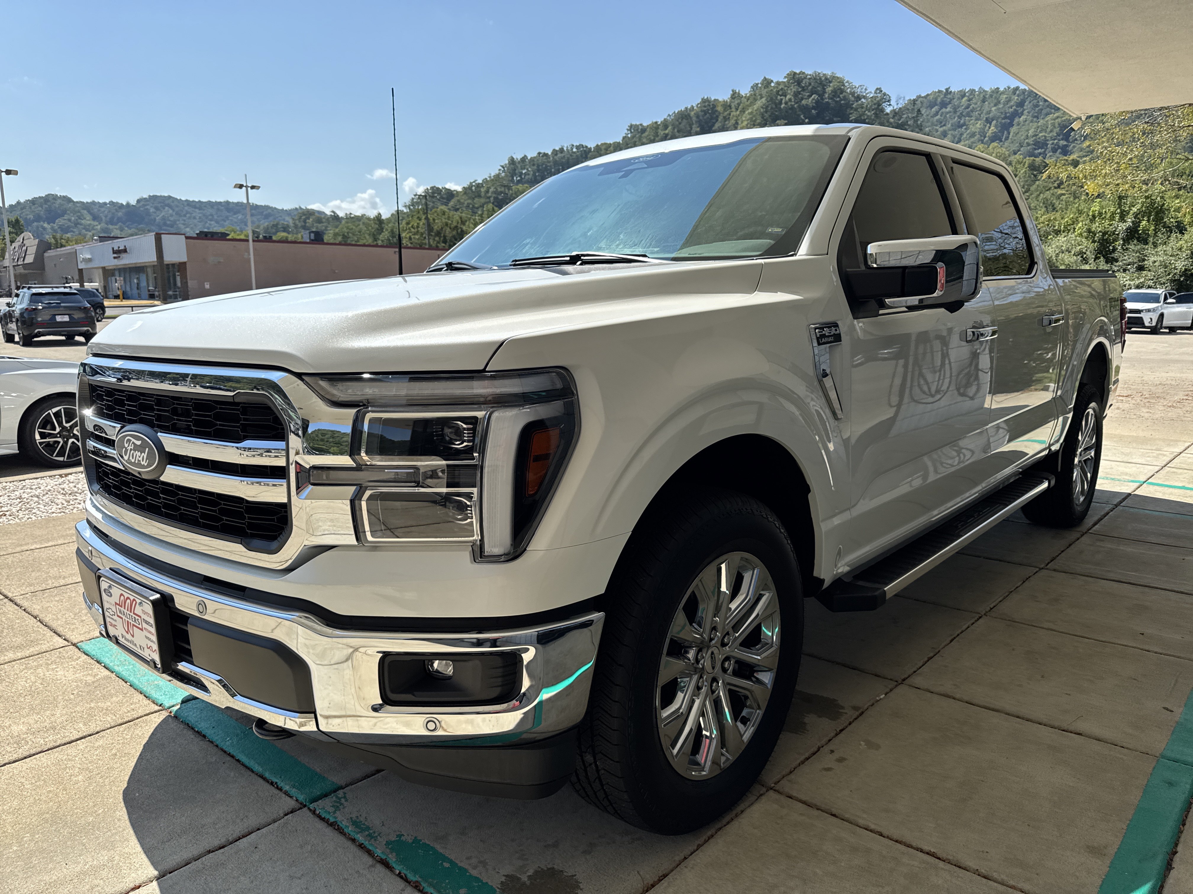 Used 2025 Ford F150 Lariat w/ Equipment Group 501A Mid AWD/4WD image 3