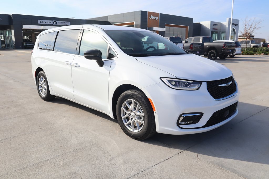 New 2026 Chrysler Pacifica Select