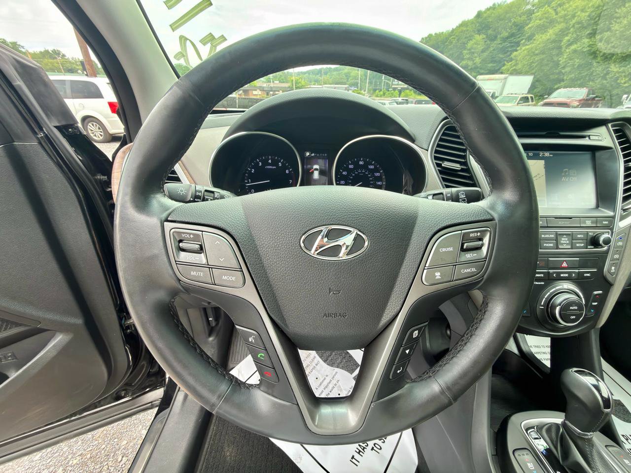 Used 2017 Hyundai Santa Fe Limited FWD image 11