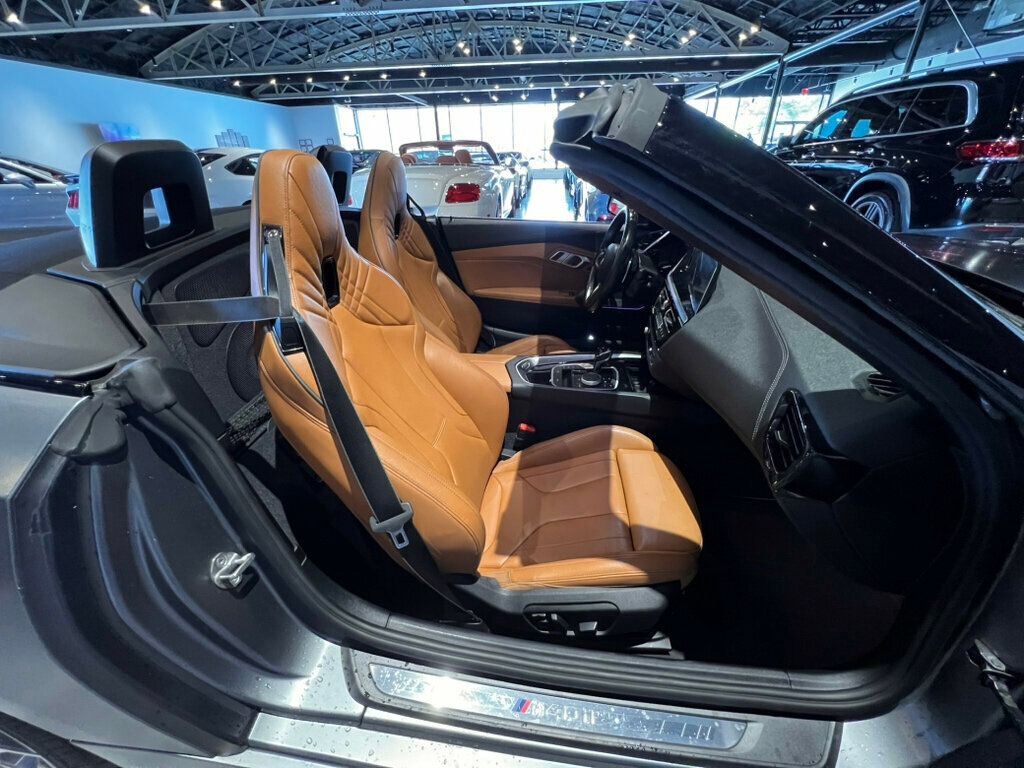 Used 2022 BMW Z4 M40i w/ Premium Package image 12