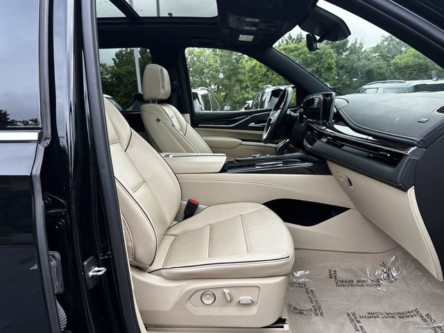 Used 2024 Cadillac Escalade Premium Luxury AWD/4WD image 34