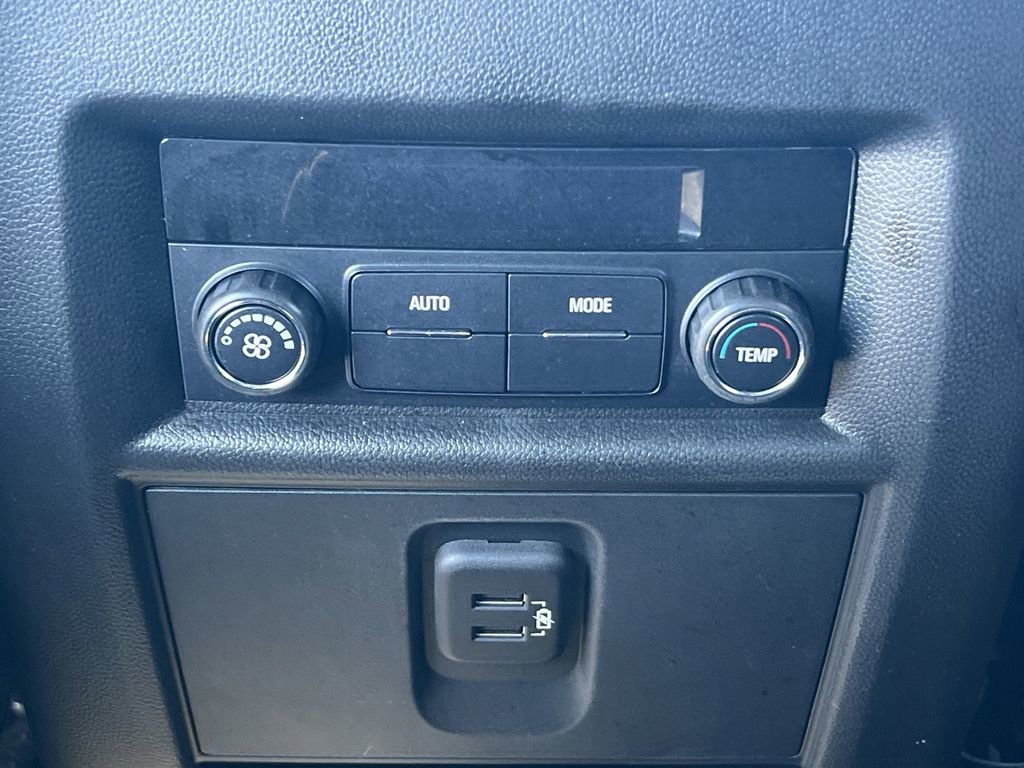 Used 2022 Chevrolet Traverse LT image 19