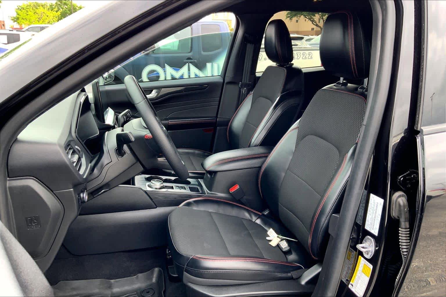 Certified 2023 Ford Escape ST-Line w/ Tech Pack #1 FWD image 8