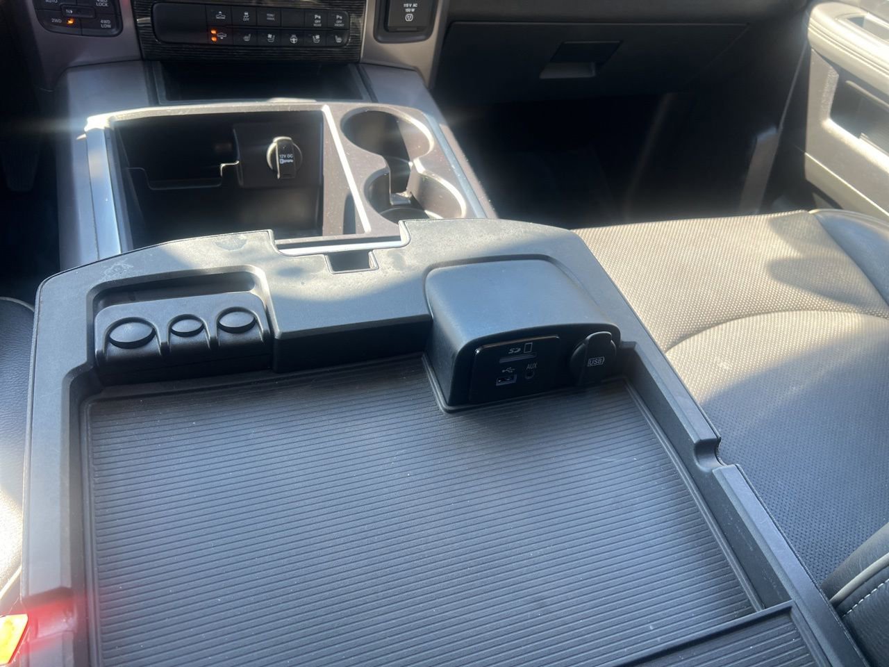 Used 2015 RAM 1500 Limited image 32