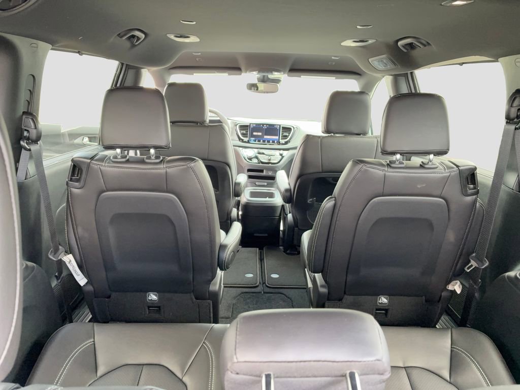New 2026 Chrysler Pacifica Select AWD/4WD image 25