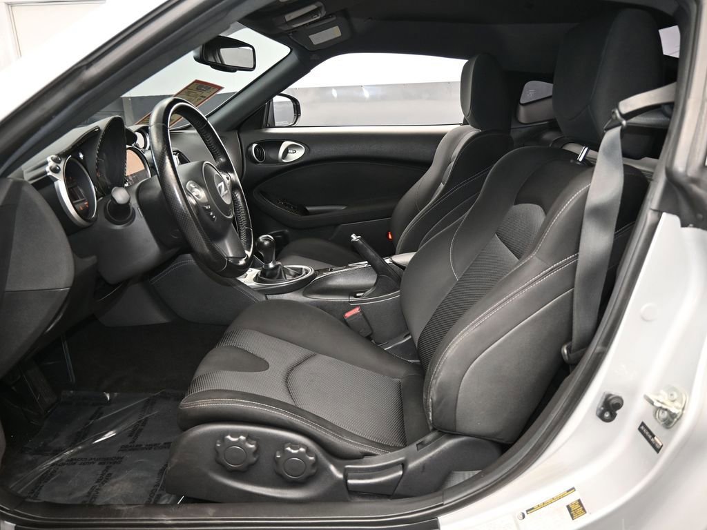 Used 2020 Nissan 370Z w/ Sport Package image 11