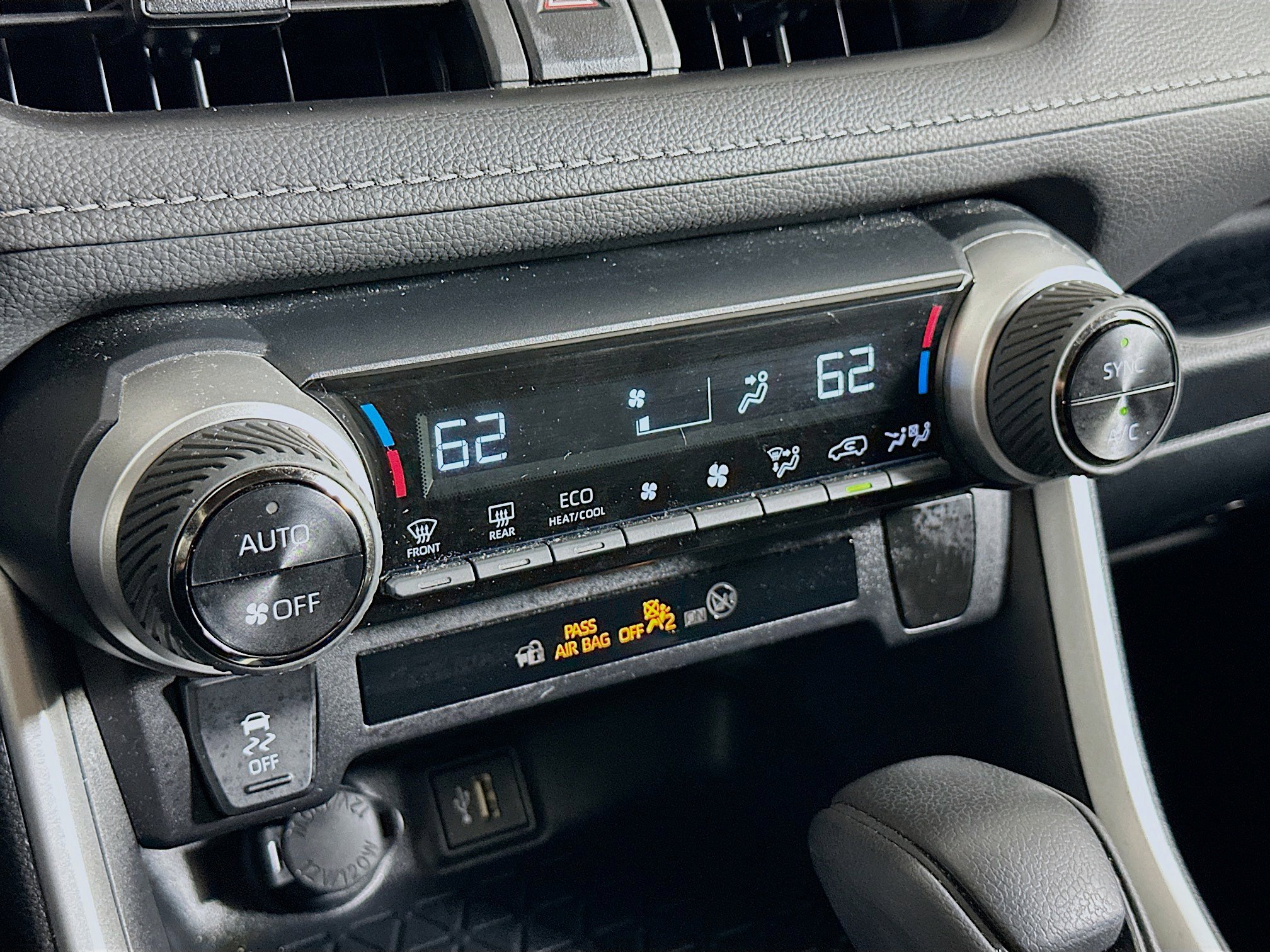 Used 2025 Toyota RAV4 XLE image 23