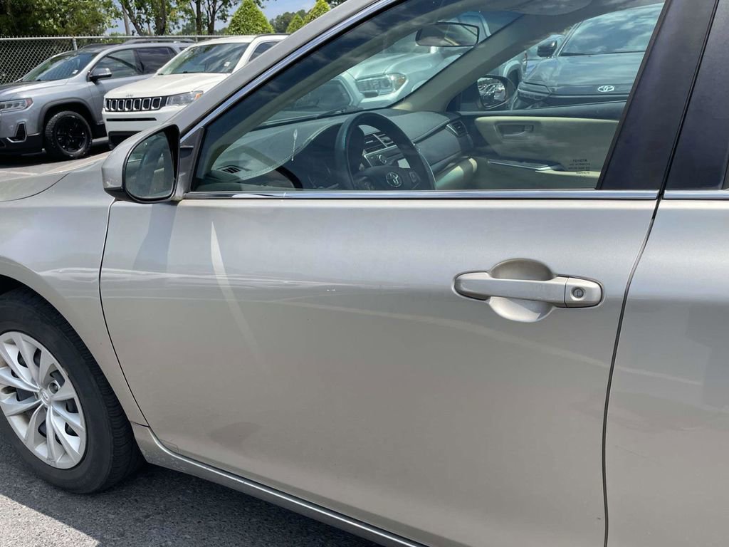 Used 2017 Toyota Camry LE FWD image 30
