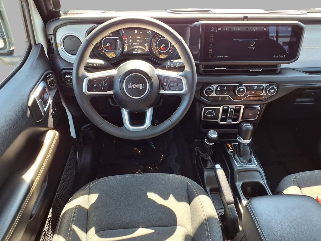 Used 2025 Jeep Wrangler Sahara image 4