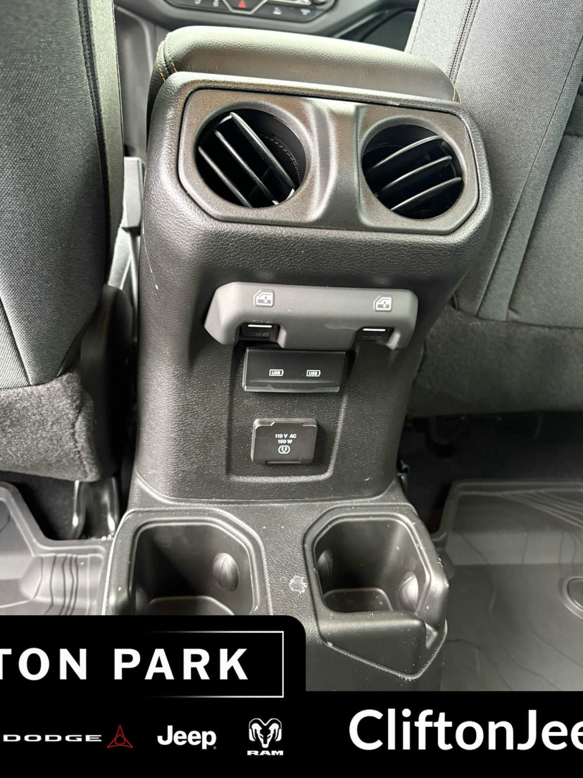 Certified 2025 Jeep Wrangler Sahara image 25