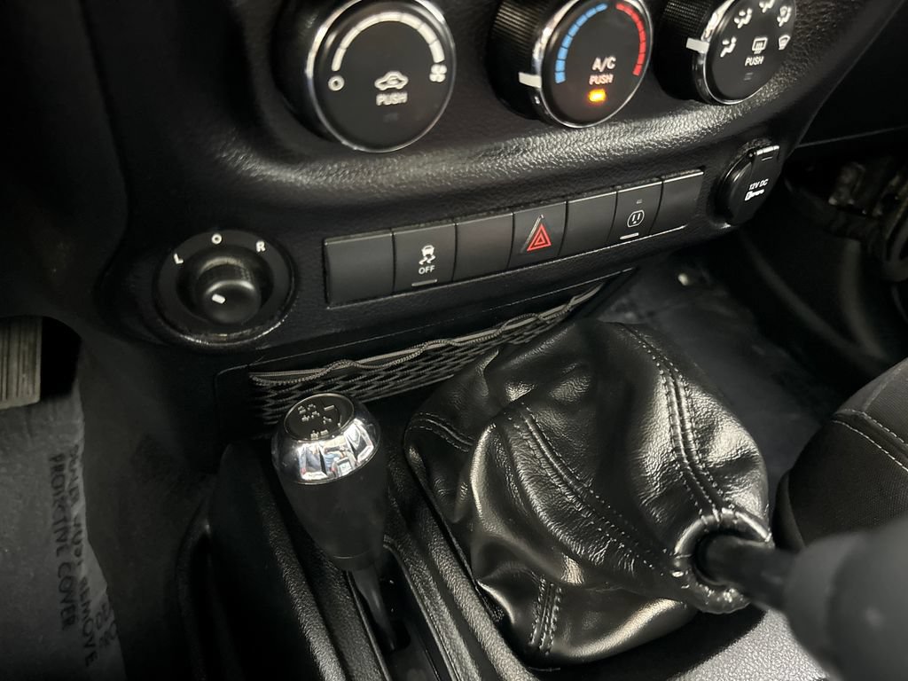 Used 2014 Jeep Wrangler Rubicon w/ Power Convenience Group AWD/4WD image 57