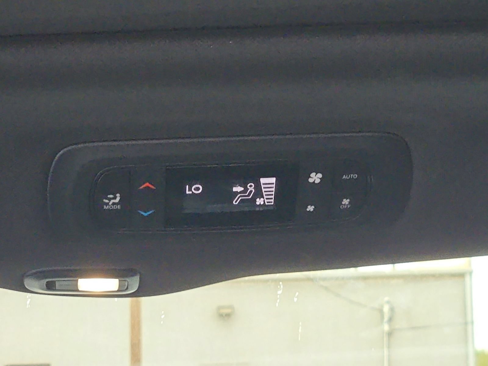 Used 2025 Chrysler Pacifica Limited FWD image 21