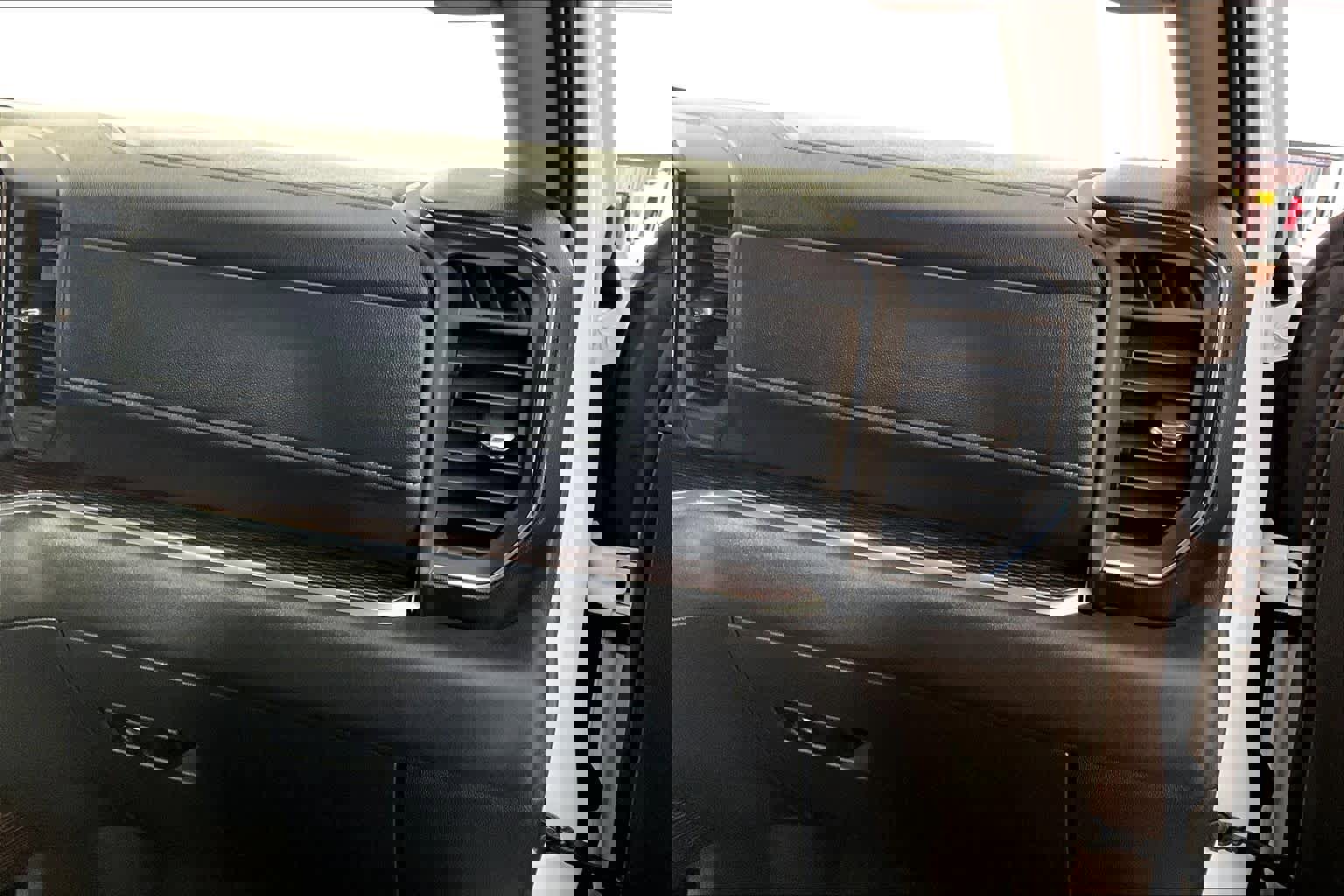 Used 2025 GMC Sierra 1500 Elevation w/ Preferred Package image 18