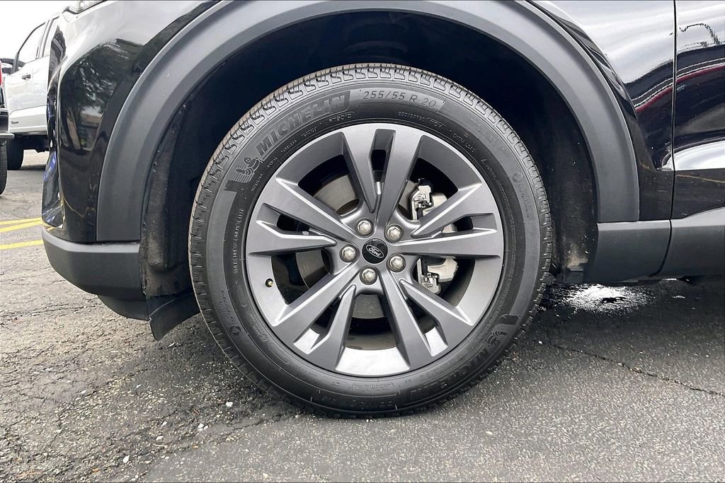 Used 2025 Ford Explorer Active w/ Active Comfort Package AWD/4WD image 8