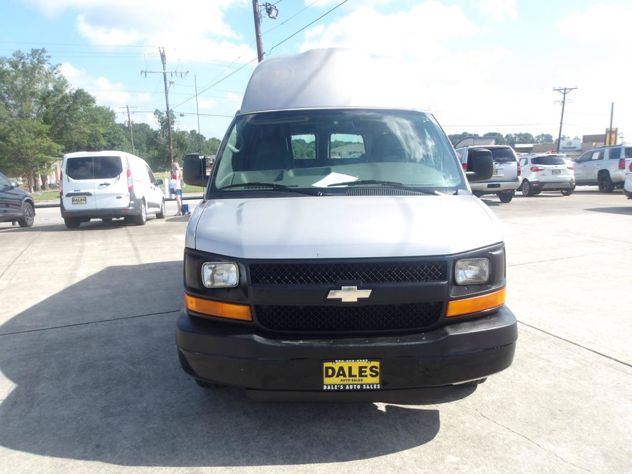 Used 2007 Chevrolet Express 2500 Passenger w/ Power and Light Package RWD image 4