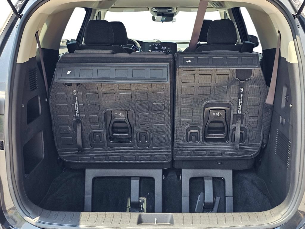 Certified 2023 Kia Carnival LX FWD image 12