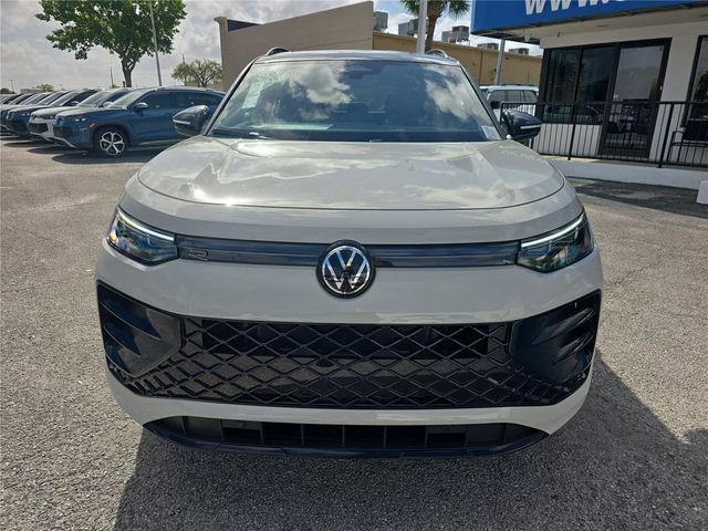 New 2026 Volkswagen Tiguan SE R-Line FWD image 2
