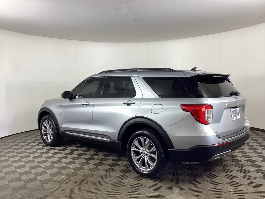 Used 2022 Ford Explorer XLT w/ Equipment Group 202A AWD/4WD image 4