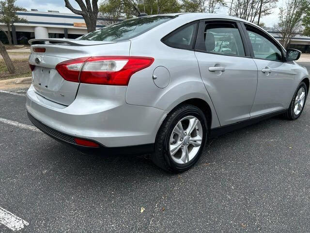 Used 2012 Ford Focus SE w/ SE Sport Pkg image 11