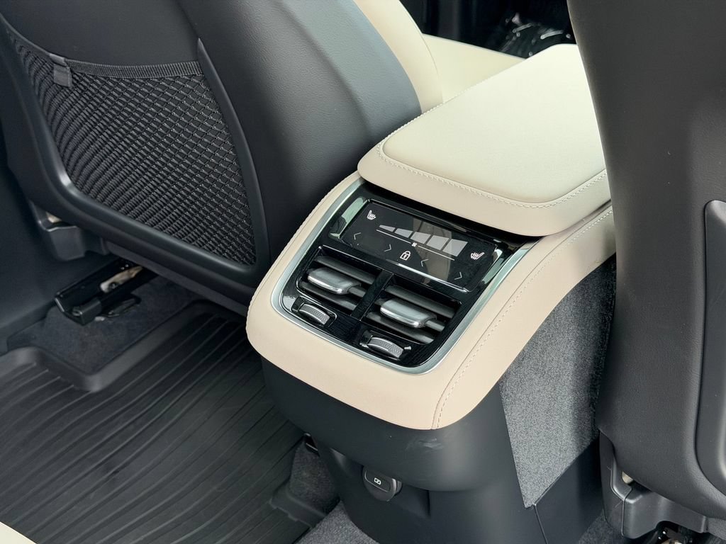 New 2026 Volvo XC90 B6 Plus w/ Protection Package Premier AWD/4WD image 12