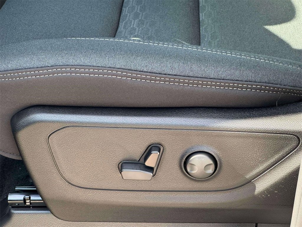 New 2026 RAM 1500 4x4 Crew Cab image 13