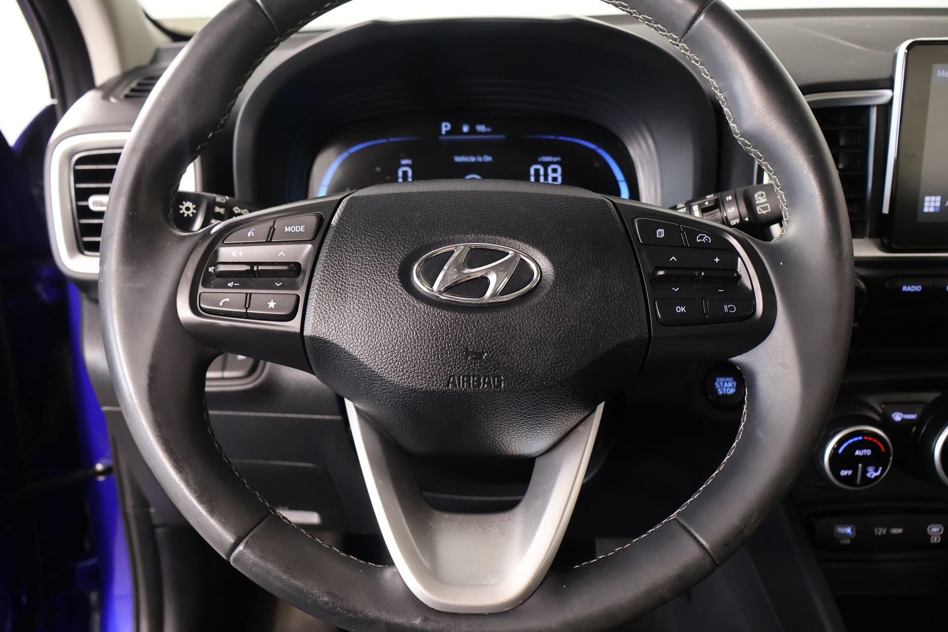 Used 2025 Hyundai Venue SEL FWD image 3