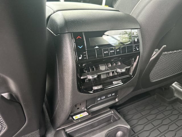New 2026 Jeep Grand Cherokee L Limited w/ Limited Altitude Package AWD/4WD image 21