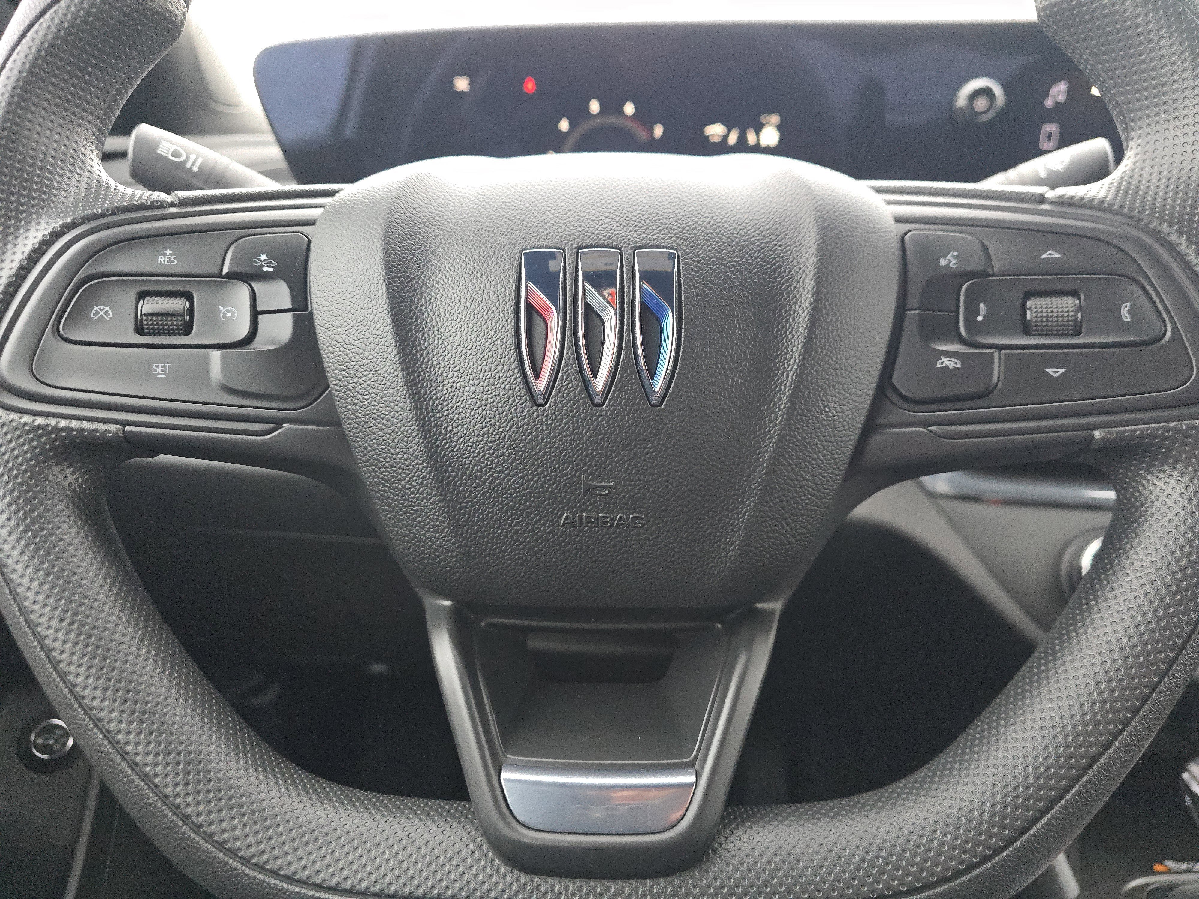 Used 2025 Buick Envista Preferred w/ Convenience II Package image 17