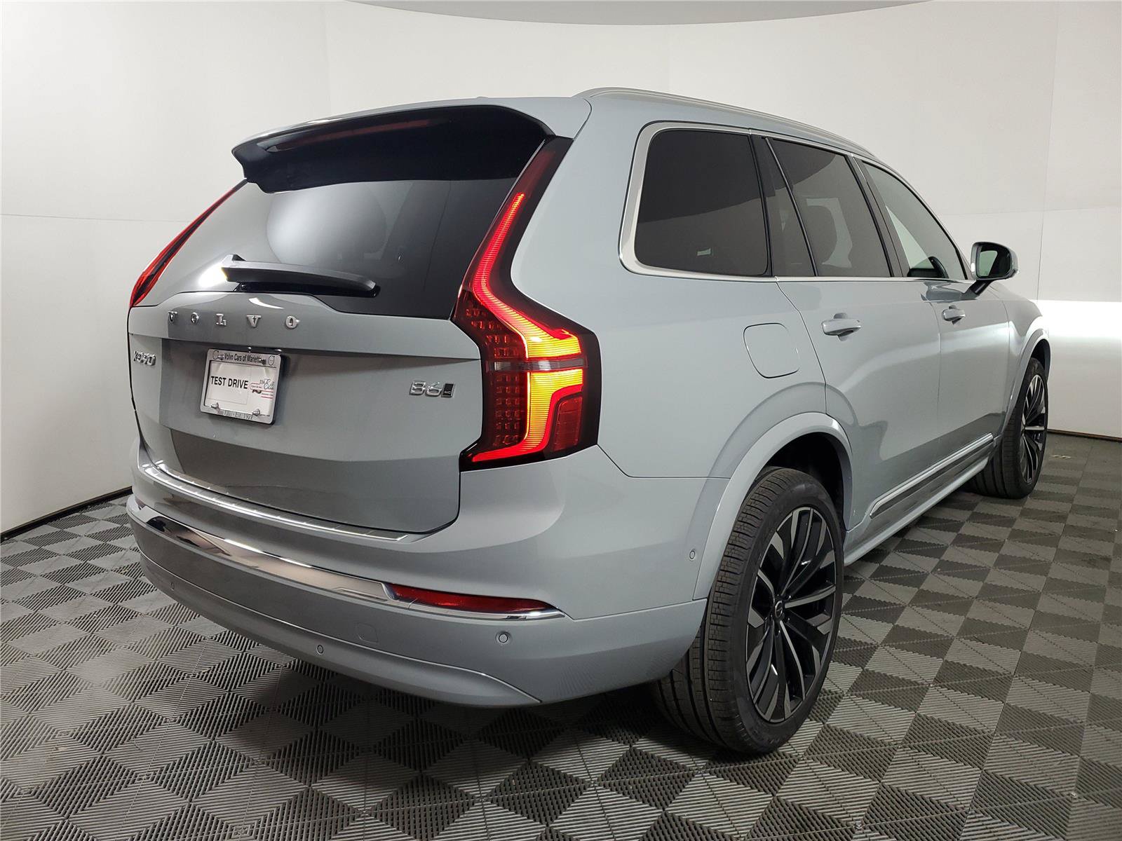 New 2026 Volvo XC90 B6 Plus w/ Protection Package Premier AWD/4WD image 6
