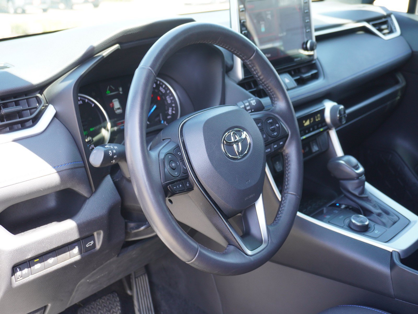 Used 2022 Toyota RAV4 SE w/ Convenience Package AWD/4WD image 21
