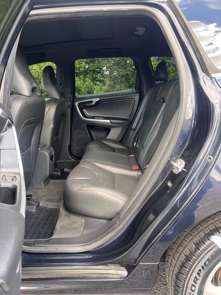 Used 2016 Volvo XC60 T5 Premier w/ Proximity Package FWD image 15