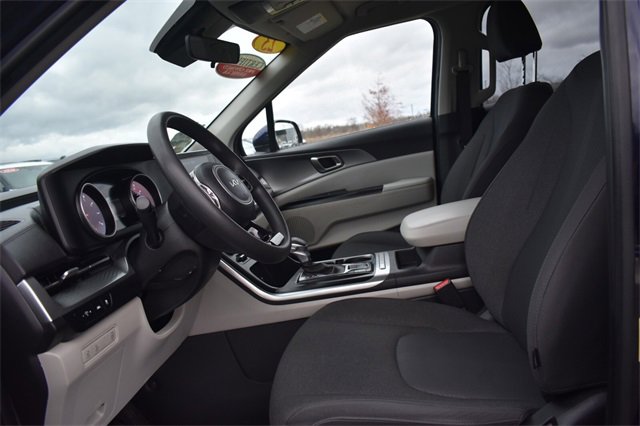 Certified 2023 Kia Carnival LX image 20