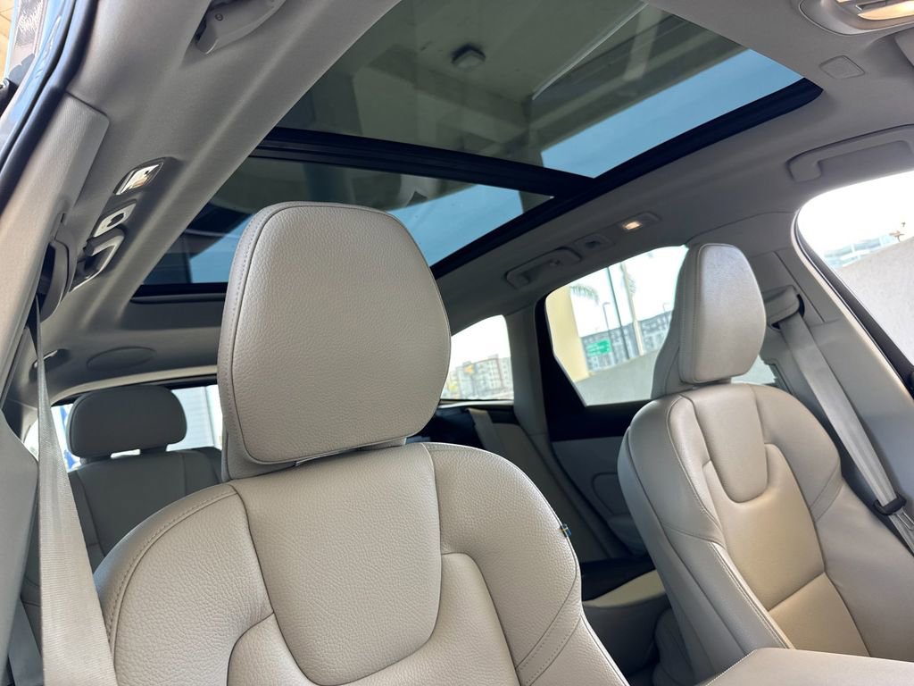 Certified 2024 Volvo XC60 B5 Plus w/ Protection Package Premier image 16