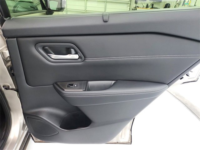 Used 2025 Nissan Rogue SL w/ Tech Package image 42