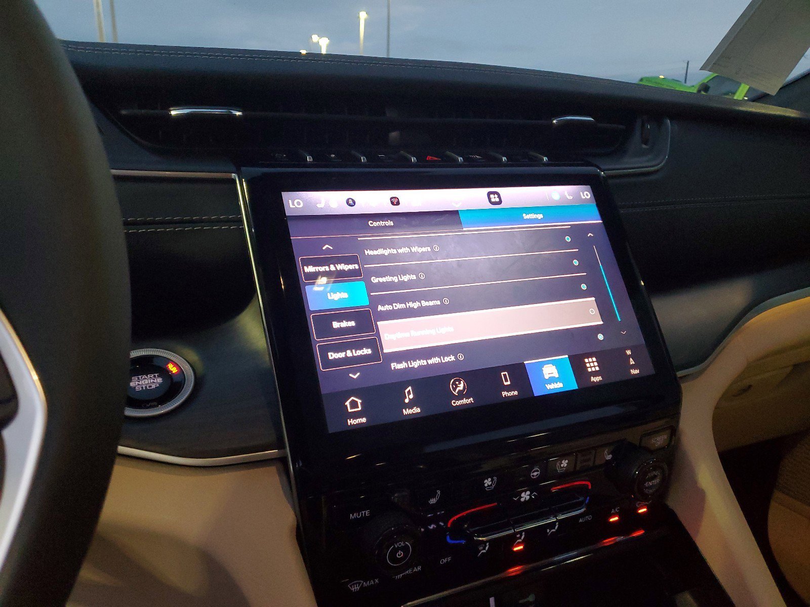 New 2025 Jeep Grand Cherokee Limited w/ Luxury Tech Group II image 22