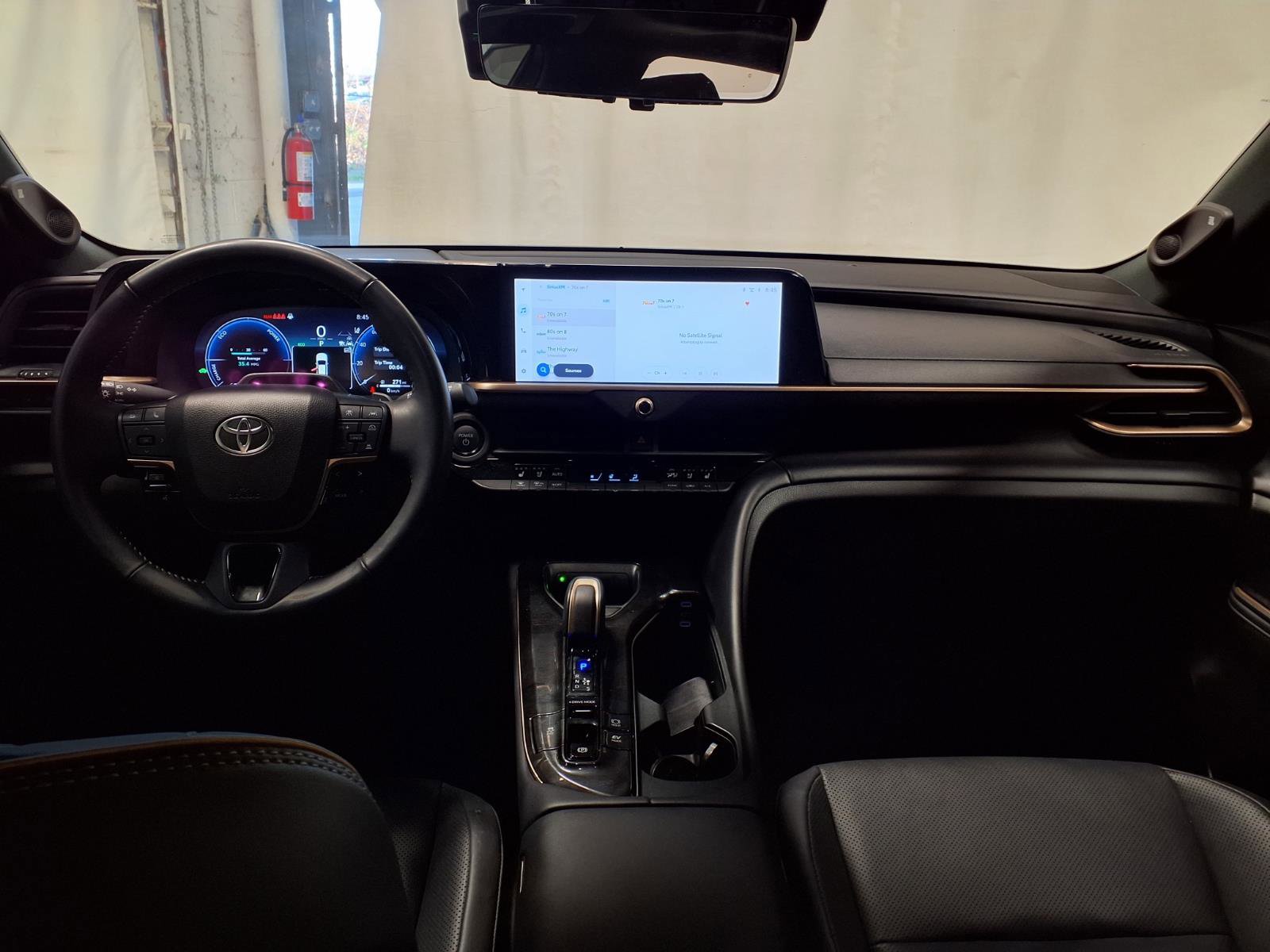 Used 2025 Toyota Crown Signia w/ Advanced Technology Package image 11