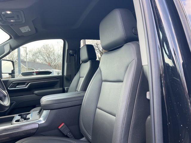 Used 2025 Chevrolet Silverado 2500 LTZ w/ LTZ Premium Package AWD/4WD image 3
