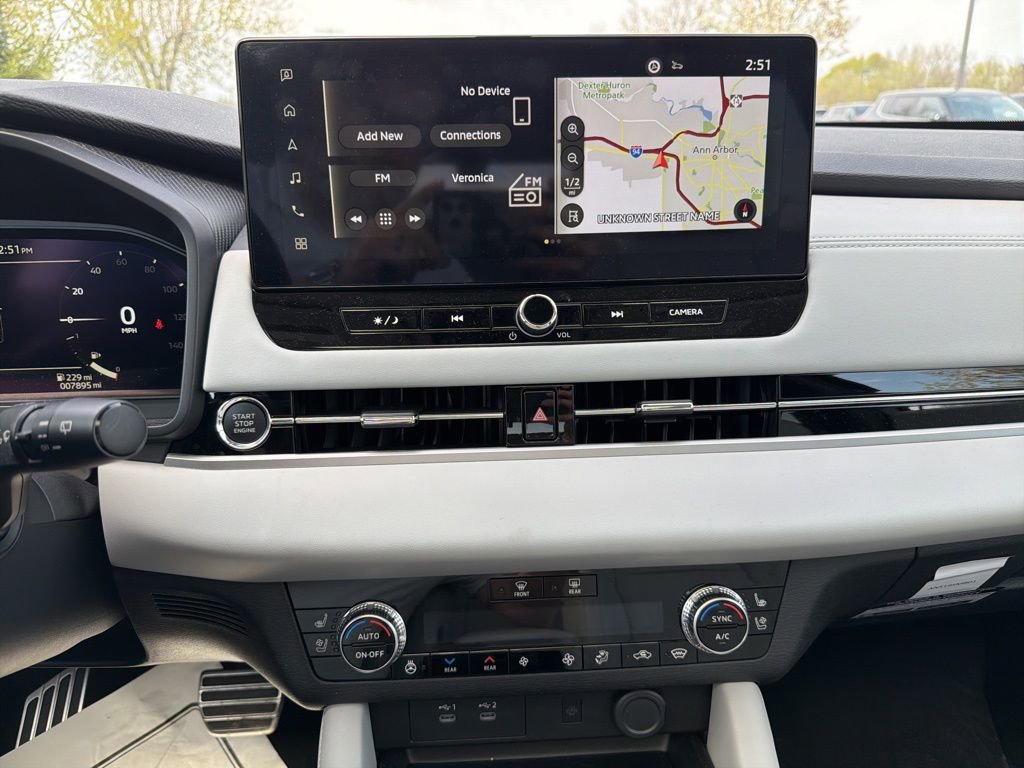 Used 2025 Mitsubishi Outlander AWD image 12