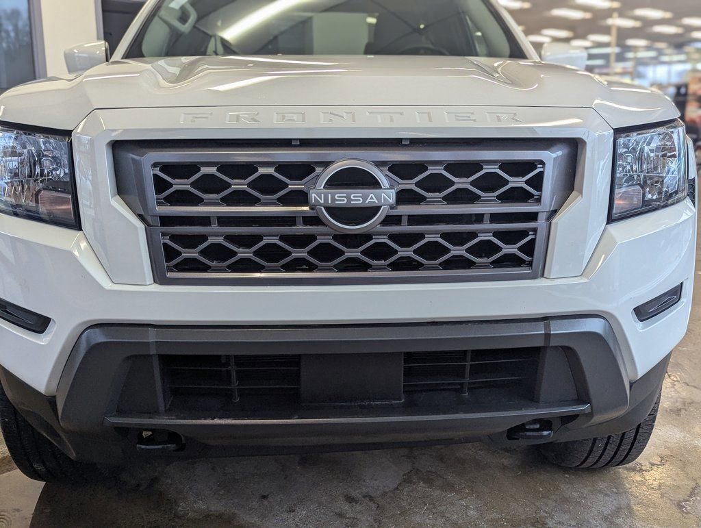 Used 2024 Nissan Frontier SV w/ Technology Package image 8