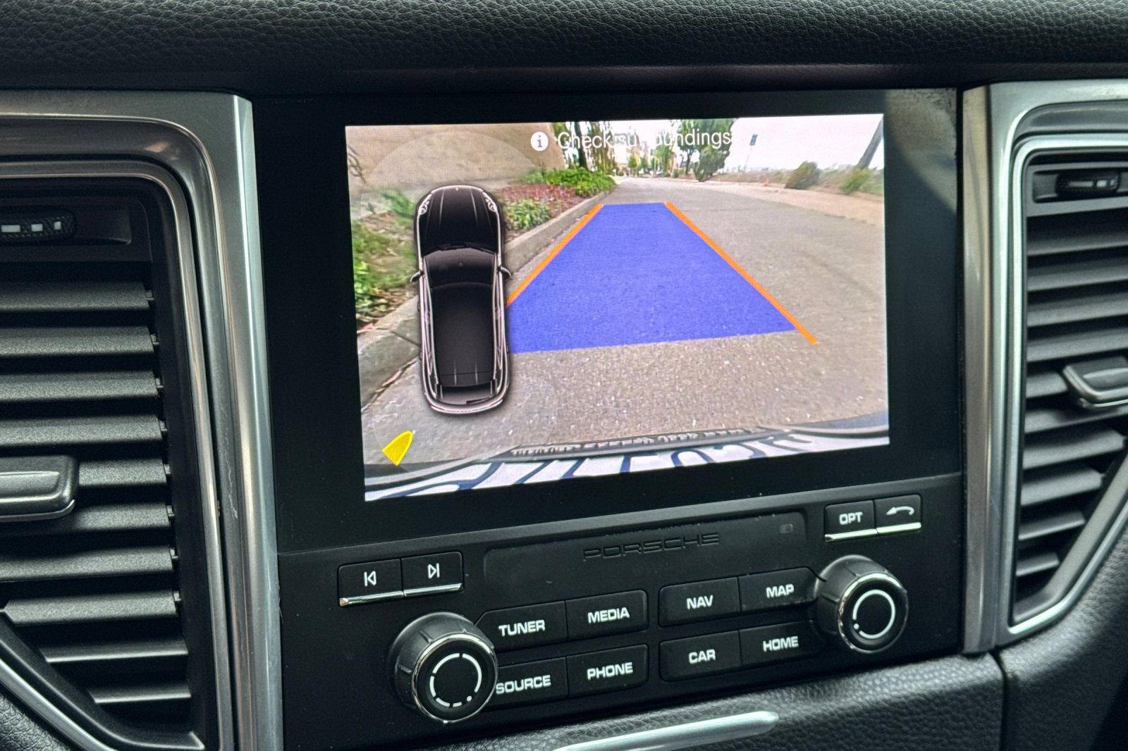 Used 2018 Porsche Macan image 18