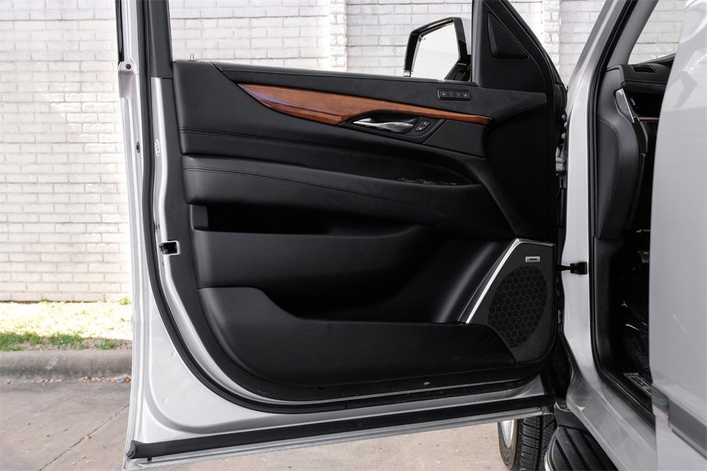 Used 2019 Cadillac Escalade ESV Luxury image 48