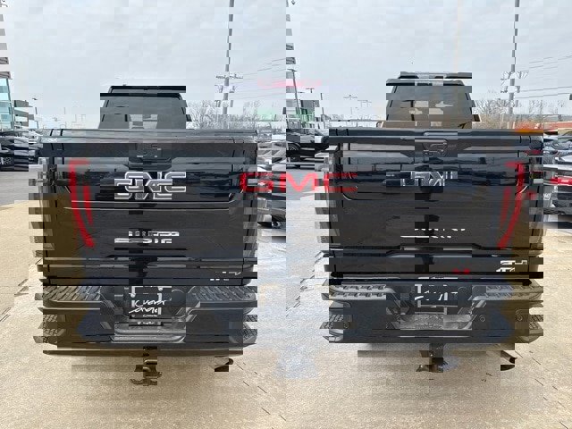 Used 2025 GMC Sierra 2500 AT4 image 7