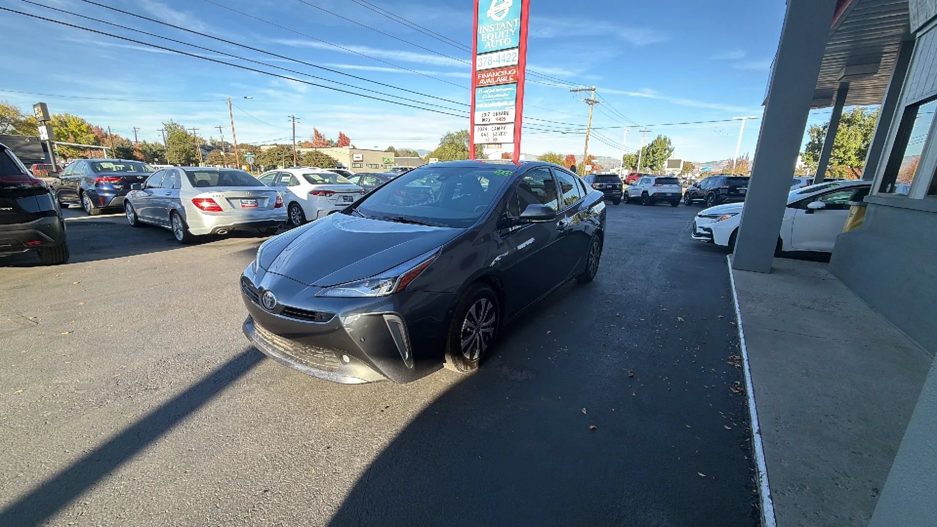 Used 2020 Toyota Prius LE AWD/4WD image 3