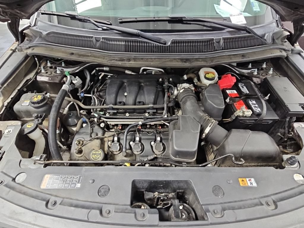 Used 2018 Ford Explorer XLT w/ Equipment Group 202A FWD image 45