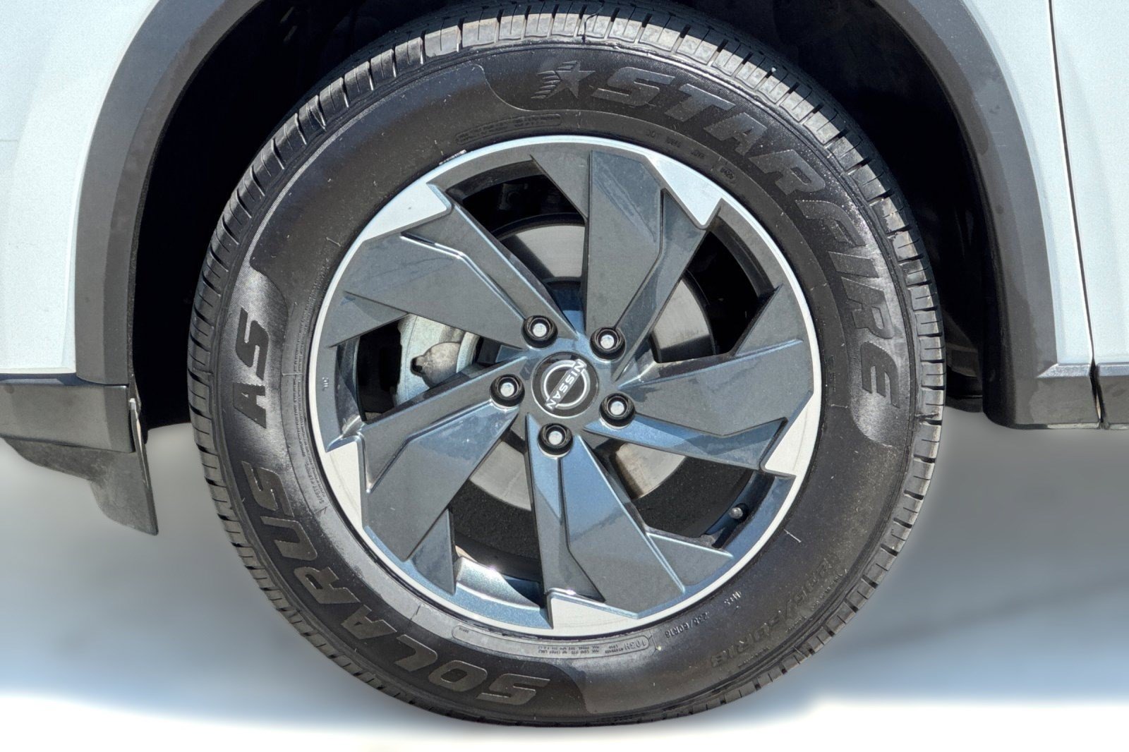 Used 2025 Nissan Rogue SV AWD/4WD image 13